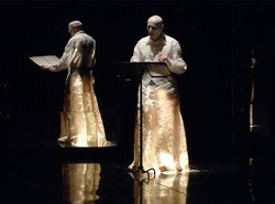 Opera żerująca na staroświeckiej konwencji