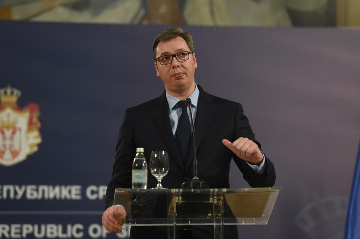 Aleksandar Vučić, Ves Mičel