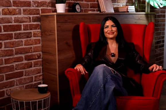 "IVANA ŠOPIĆ JE BILA LJUBAVNICA OŽENJENIH VLASNIKA KLUBOVA" Jelena Ilić otkrila sve, pa oplela po Marinkoviću, Maji i Aneli: Očajnice (VIDEO)