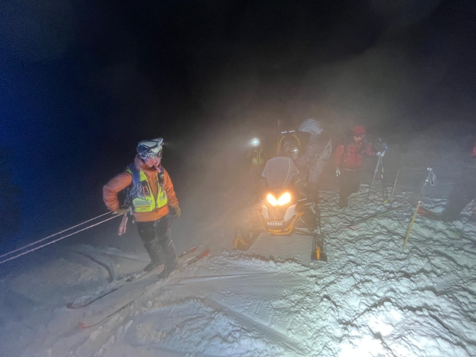 Pre nepriaznivé podmienky uviazli turisti na hrebeni Nízkych Tatier.