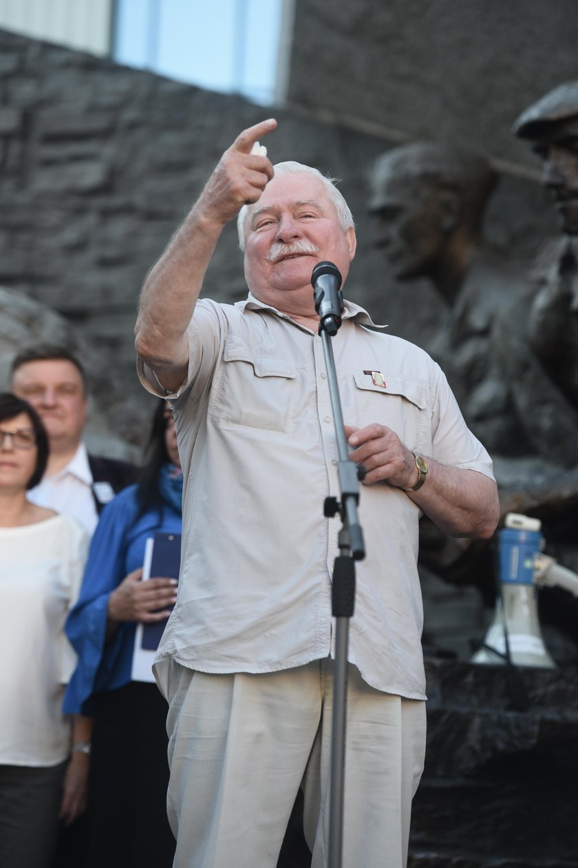 Protesty przed Sądem Najwyższym. Pojawił się Lech Wałęsa