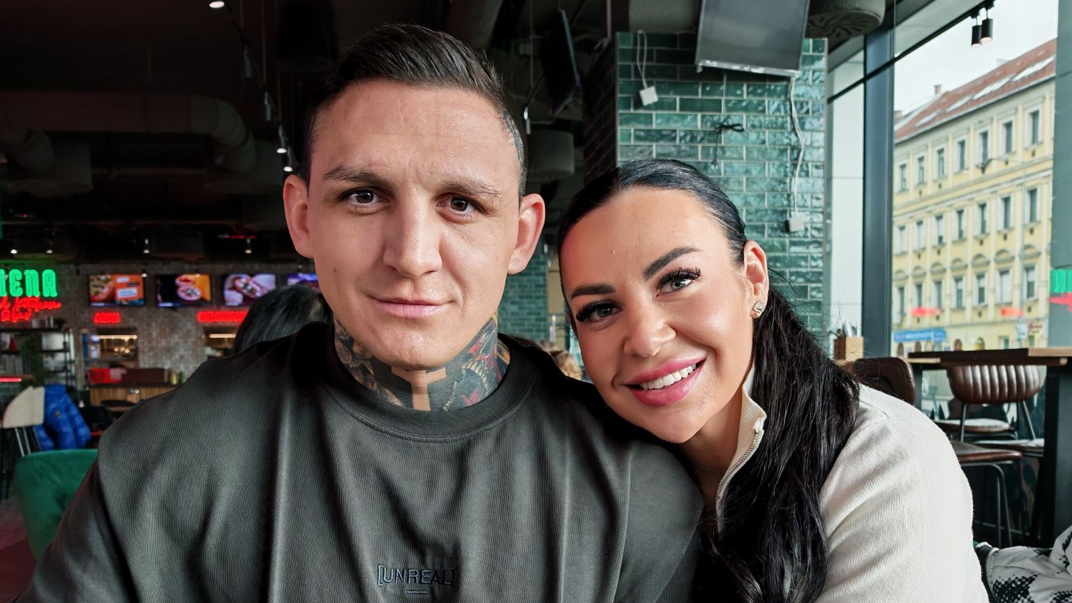 Gábor Boráros a jeho partnerka Dóra. 