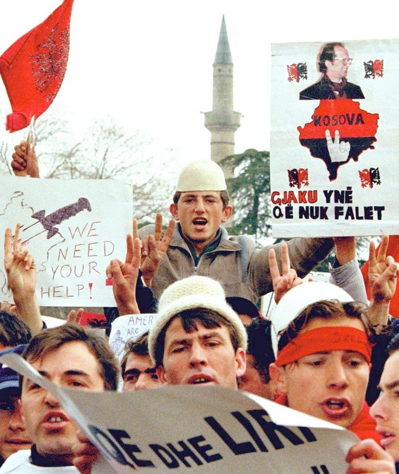 Protest przeciwko rządom Serbów w marcu 1998 r.