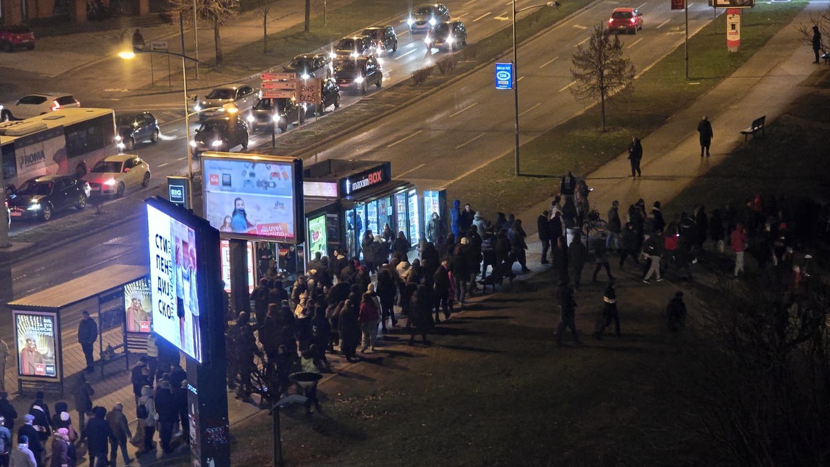 Studenti ispred DIF-a u Novom Sadu