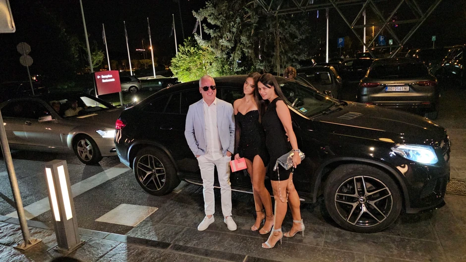 Saša Matić sa ćerkom i ženom