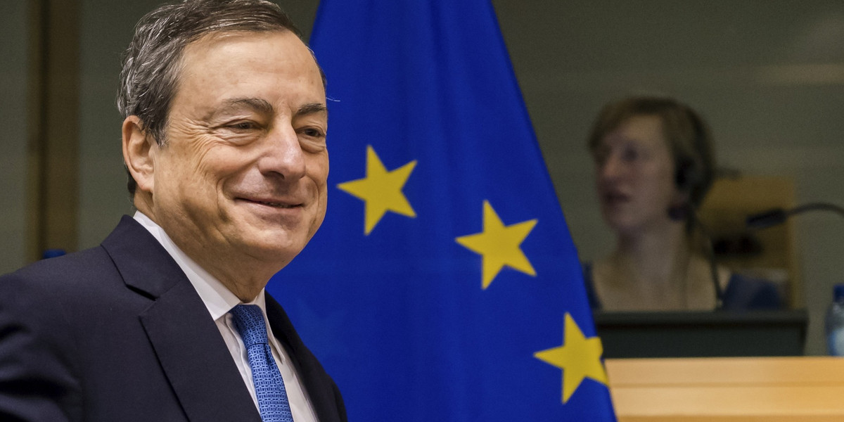 Mario Draghi, szef Europejskiego Banku Centralnego, zarobił w 2017 roku 397 tysięcy euro. To mniej, niż zarabiają niektórzy szefowie banków centralnych europejskich krajów
