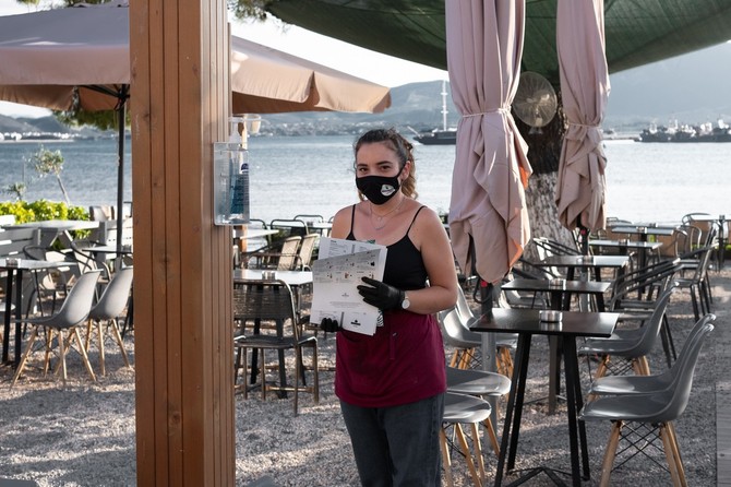 Svi zaposleni nose maske, ali ne i turisti