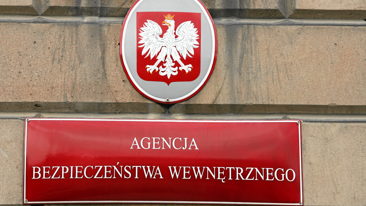 Agencji Bezpieczeństwa Wewnętrznego współdziałała przy rozbiciu międzynarodowej grupy wyłudzającej zwrot VAT przy fikcyjnym handlu elektroniką w ramach UE – poinformował rzecznik prasowy ABW płk Maciej Karczyński. W Polsce zatrzymano 3 osoby.