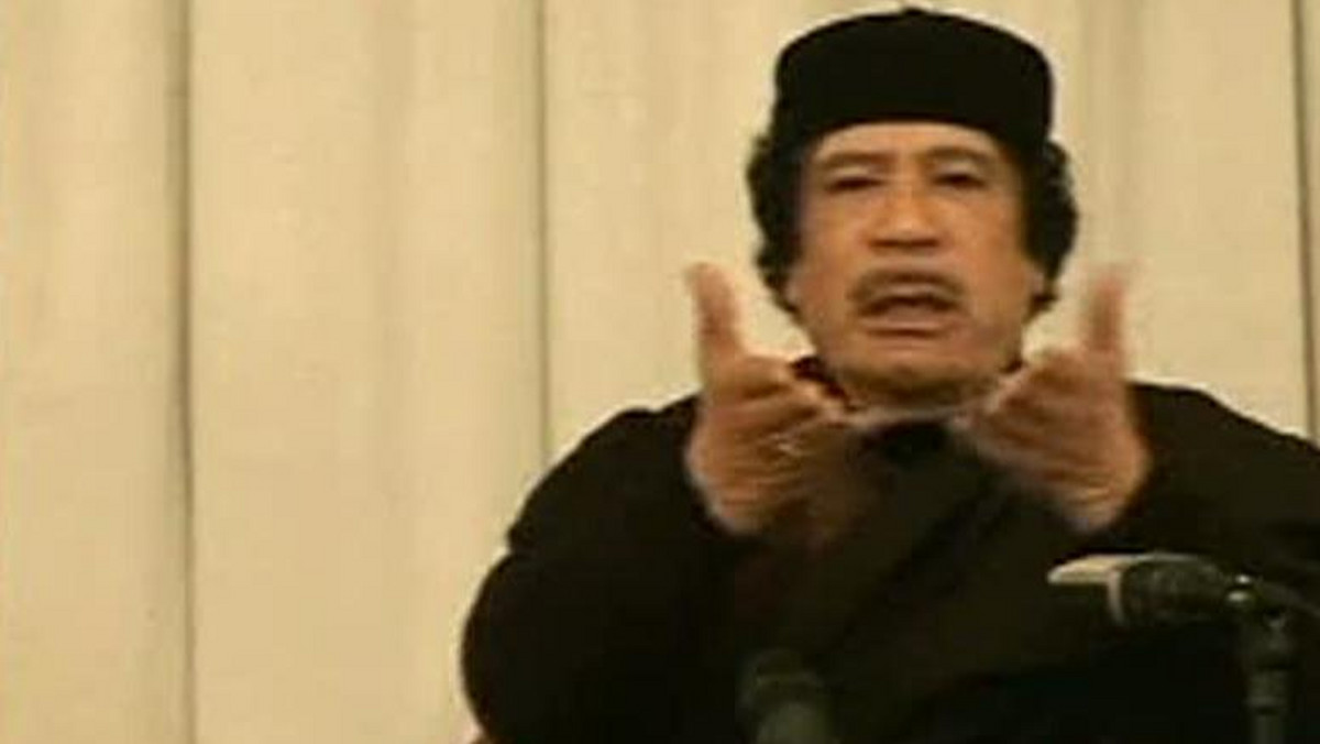Libijski przywódca Muammar Kaddafi w wywiadzie wyemitowanym dzisiaj rano przez francuską telewizję informacyjną LCI oskarżył państwa zachodnie, a zwłaszcza Francję, o prowadzenie "spisku kolonizacyjnego" przeciwko jego krajowi.