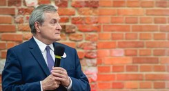 Piotr Gliński komentuje słowa Donalda Tuska. Mówi, że 'tak odpowiada menel'