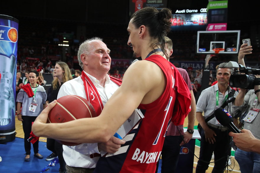 Uli Hoeness i Nihad Djedović świętują mistrzostwo w 2019 roku