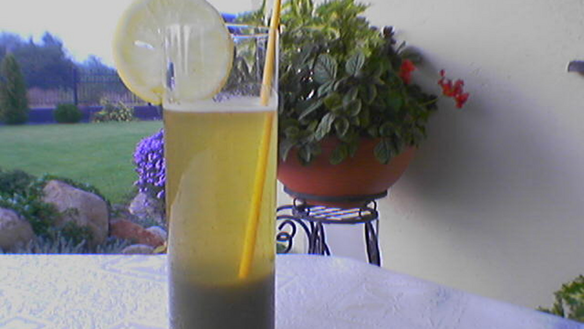 Lemoniady, drinki, kawy - przepisy na upalne dni