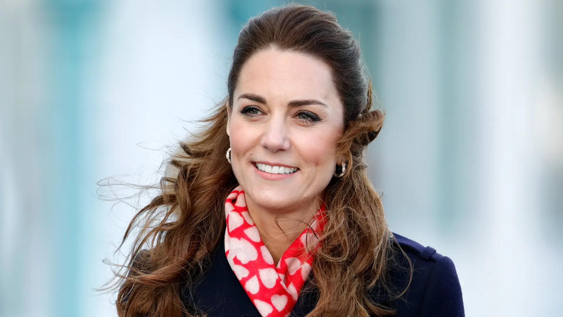 Kate Middleton zachwyciła w sukience z sieciówki. Mamy podobne modele