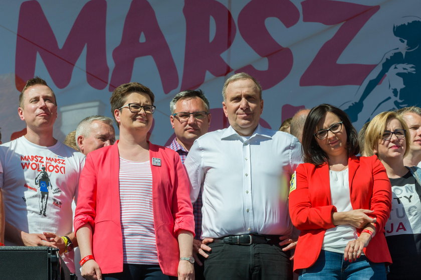 Kamila Gasiuk-Pihowicz, Grzegorz Schetyna, Katarzyna Lubnauer, Krzysztof Brejza, Barbara Dolniak na Marszu Wolności w maju 2018 r.