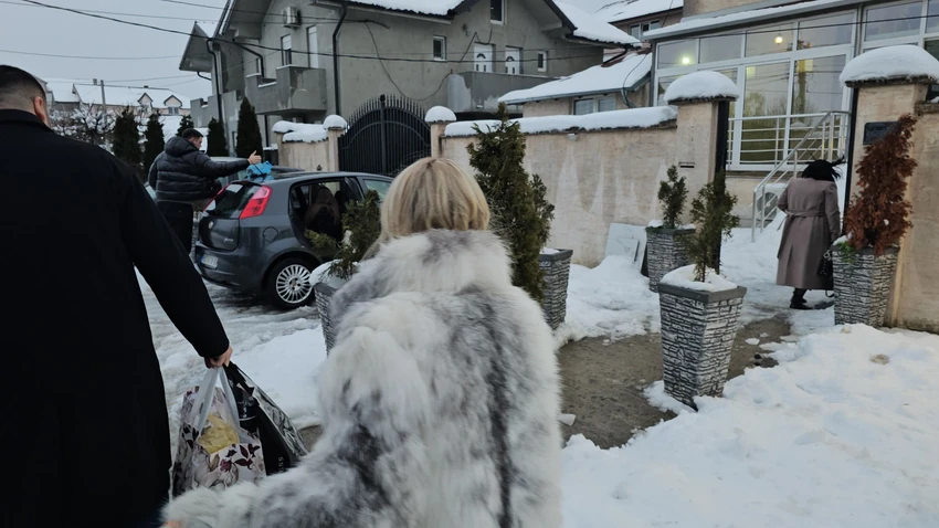 Milica Veličković besna stigla ispred restorana nakon skandala u crkvi sa Terzom