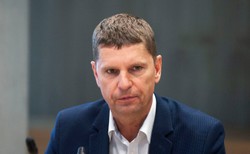 Piontkowski tłumaczy się z wypowiedzi o zarobkach nauczycieli. "Omyłkowo powiedziałem netto..."