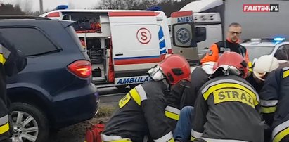 Polscy kierowcy blokują karetkę. "Dla nas ważna jest każda sekunda"