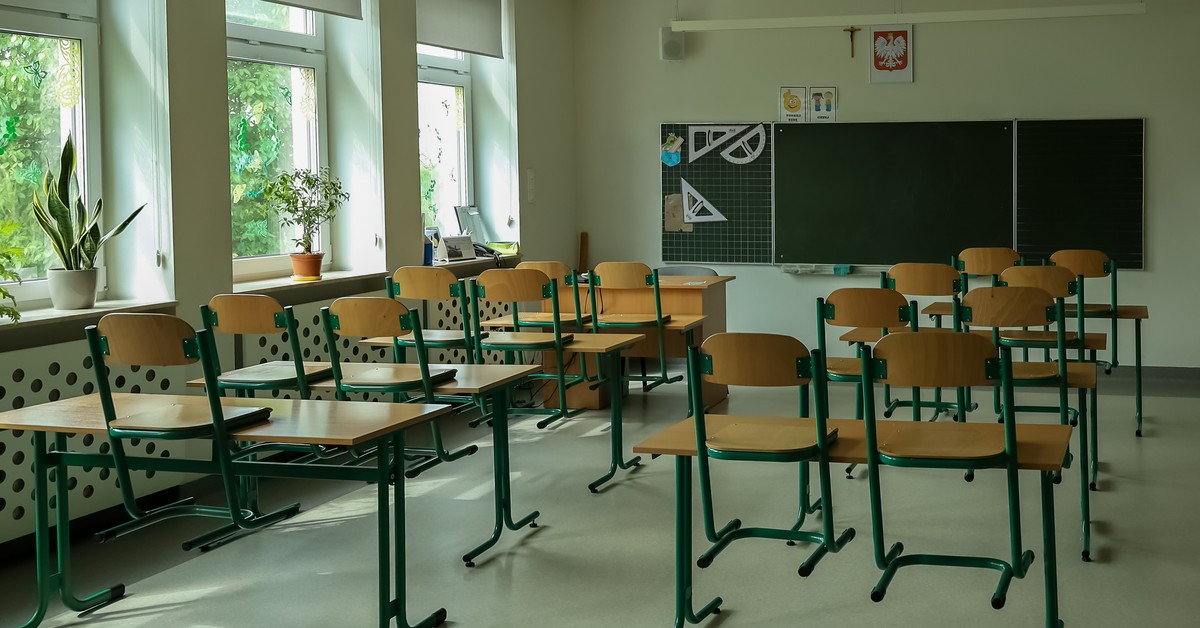 Nauczyciele przed największą zmianą od 40 lat. Rewolucja w pensjach i czasie pracy. Koniec z wcześniejszym wychodzeniem do domu. Między lekcjami i po nauczyciel napisze co robił