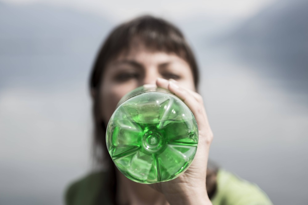 Es werden viele Fehler beim Trinken von Wasser gemacht, die sich eigentlich leicht vermeiden lassen.