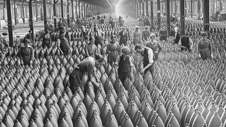 Kobiety przy produkcji amunicji. Wielka Brytania, 1917 rok