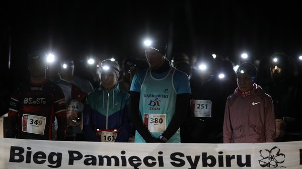 Bieg Pamięci Sybiru odbywa się po zmroku w lesie