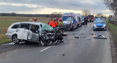 Tragiczna "czołówka" pod Oławą. Jeden z kierowców nie żyje