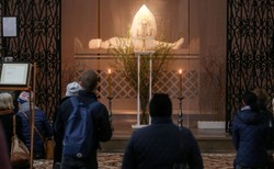 Dziś Wielka Sobota. Bp Markowski: Dzień wyciszenia, zadumy i refleksji