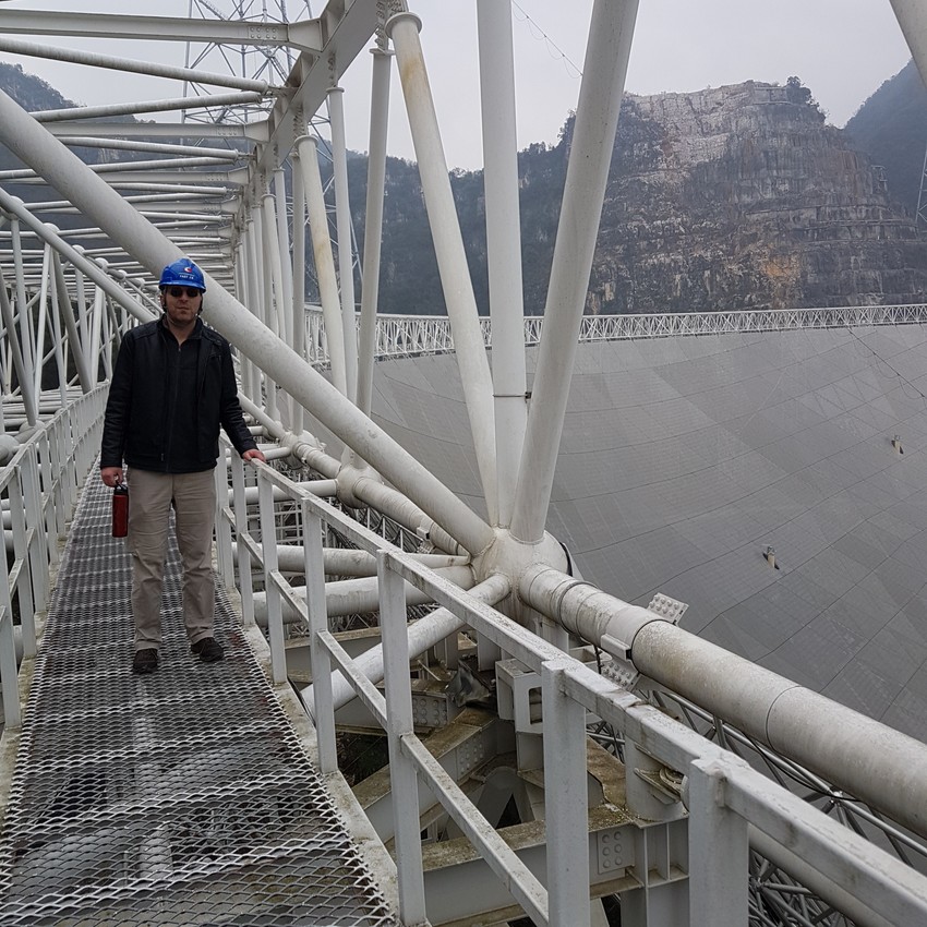 Dr Marko Krčo na FAST teleskopu