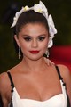 Selena Gomez orchideái gyönyörűek voltak, és a sminkje is.