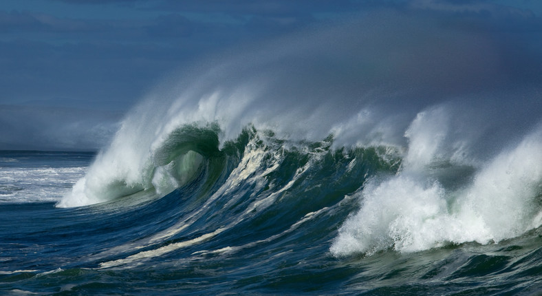 Tsunami jeziorne są mniej niebezpieczne niż tsunami oceaniczne, ale mogą stanowić zagrożenie dla ludzi mieszkających w pobliżu