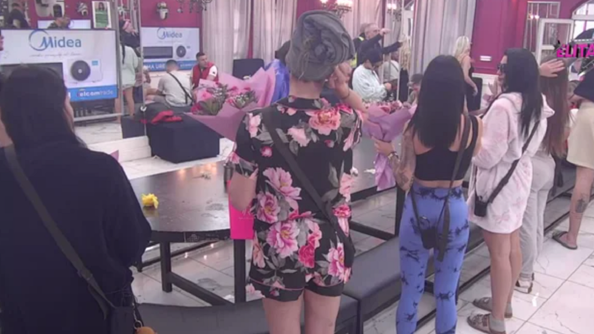 (VIDEO) STIGLI POKLONI U "ELITU" Evo šta su učesnice dobile za Osmi mart od Velikog šefa: Oduševljenje u rijalitiju Kép