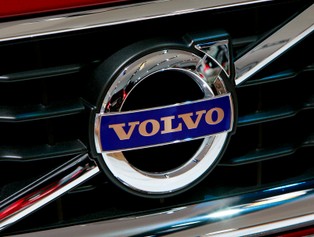 Geely, nowy właściciel Volvo, musi zainwestować w koncern co najmniej 1,4 mld dol.