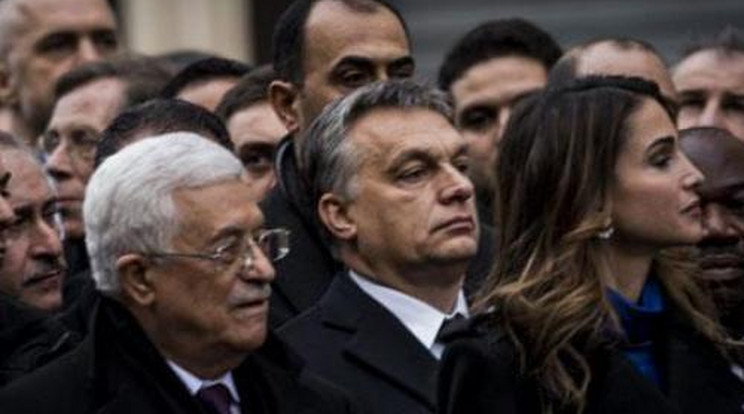Orbán Viktor Párizsba rendelte a kisbuszát