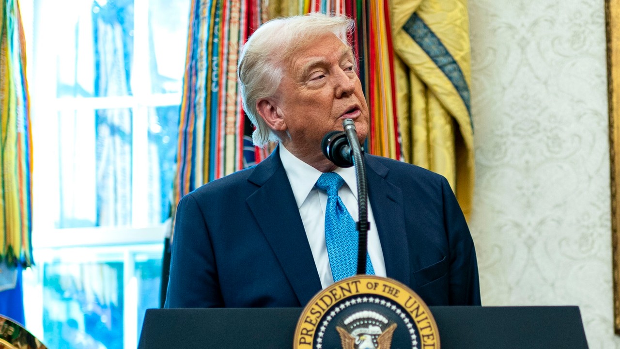 "Wielki frajer" zostaje na stanowisku. Elon Musk zmienia priorytety. Podsumowanie nocy