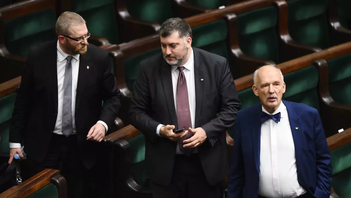 Posłowie Grzegorz Braun, Artur Dziambor i Janusz Korwin-Mikke – członkowie Parlamentarnego zespołu ds. Obrony Praw kierowców