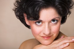 Jak powinna się malować dojrzała kobieta? Garść przydatnych wskazówek