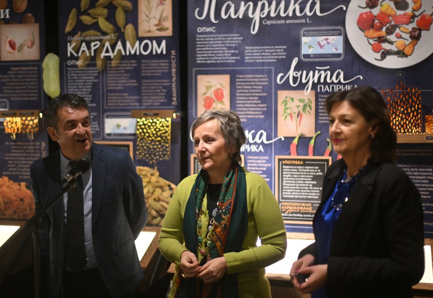 Direktor Prirodnjačkog muzeja Slavko Spasić, PR Prirodnjačkog muzeja Tamara Ognjević i direktorka Instituta "Vinča" i predsednica UO Prirodnjačkog muzeja prof. dr Snežana Pajović