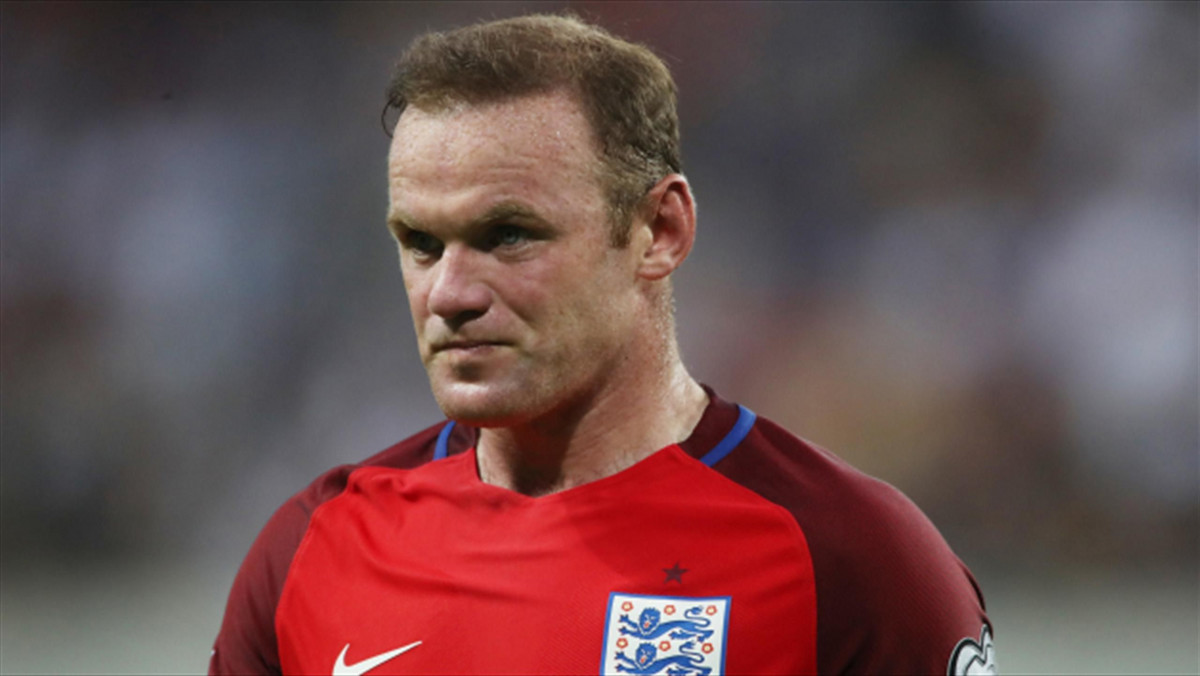 Wayne Rooney pozostanie kapitanem reprezentacji Anglii - potwierdził tymczasowy selekcjoner Gareth Southgate. Rezerwowy Manchesteru United jest już po słowie z nowym sternikiem kadry narodowej.
