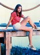 1997 - Íme az a bizonyos szomszéd lány stílus, ami jellemezte a kezdetek kezdetén Katie Holmes stílusát.