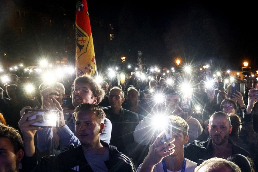 Pristalice AfD-a na predizbornom skupu u Kotbusu 19. septembra 2024.