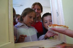 Ajentom sklepików szkolnych i uczniom nie podobają się zmiany żywieniowe