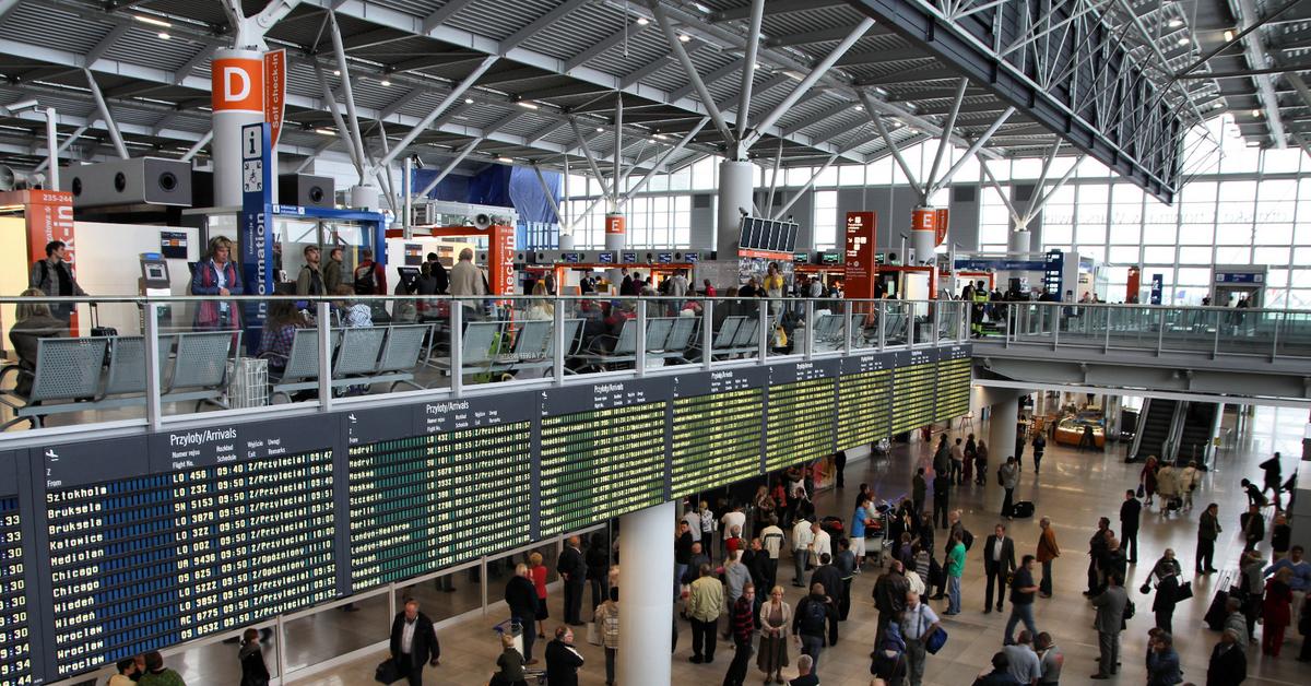Lotnisko Chopina odpowiada UOKiK: Woda dla podróżnych będzie tańsza -  GazetaPrawna.pl