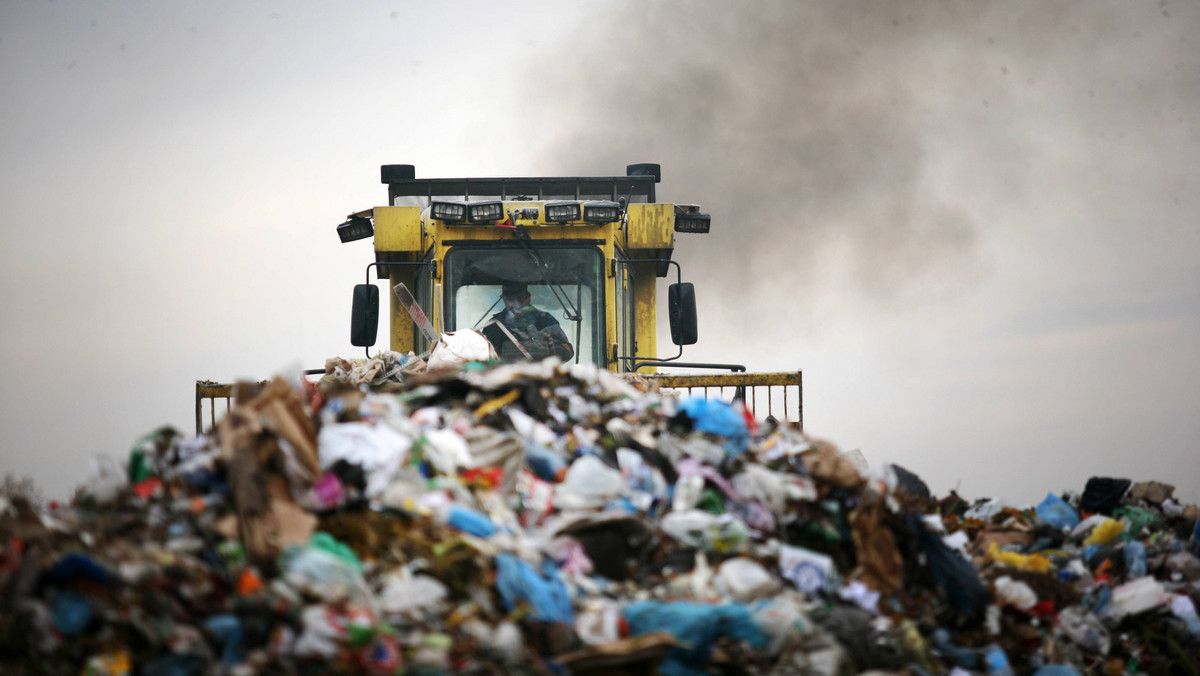 Jeszcze w tym roku rozpocznie się rekultywacja 22 składowisk odpadów na terenie województwa kujawsko-pomorskiego. Obszary objęte przedsięwzięciem zostaną udostępnione mieszkańcom w formie ścieżek edukacyjnych.