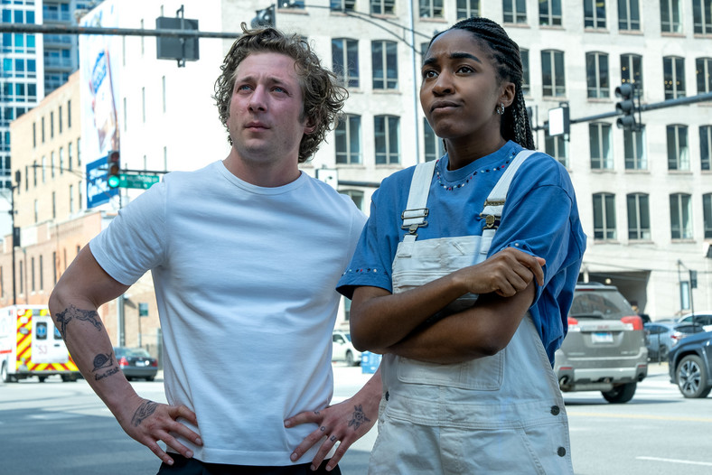 Jeremy Allen White i Ayo Edebiri w serialu "The Bear"