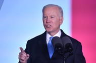 Prezydent USA Joe Biden przemawia na dziedzińcu Zamku Królewskiego