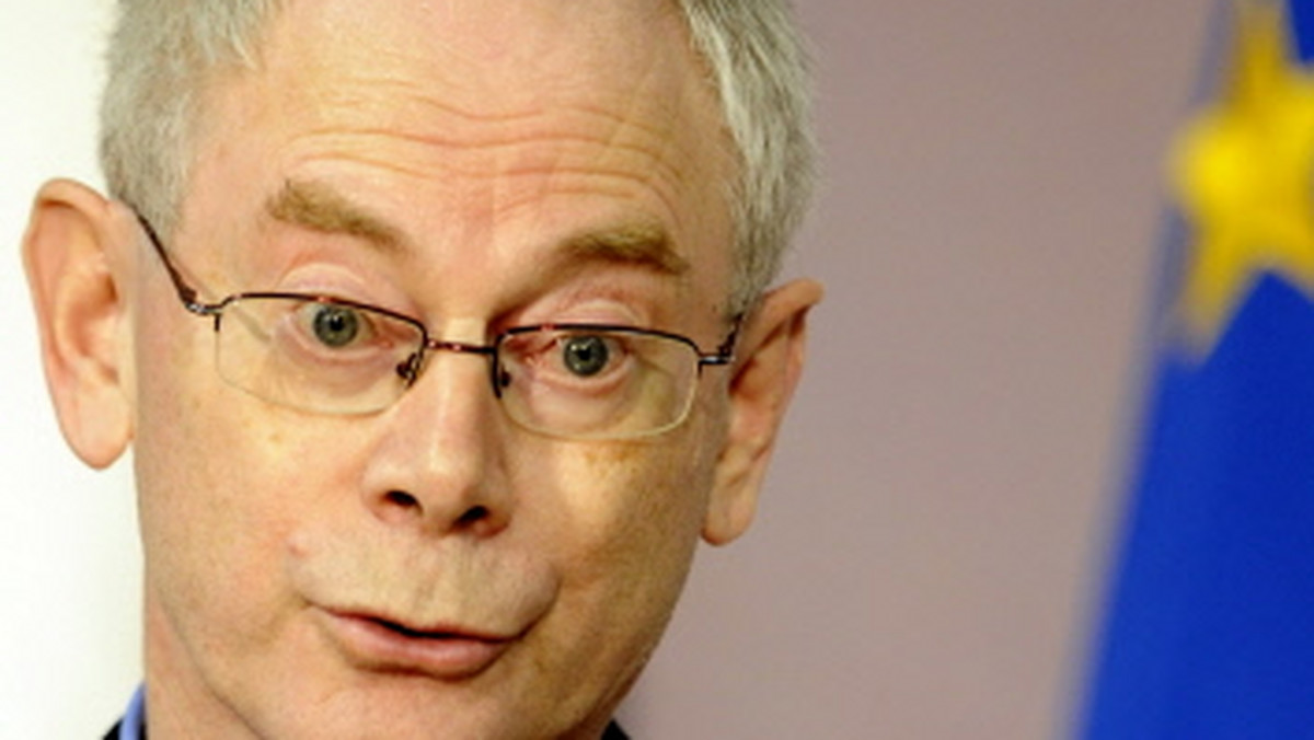 Na szczycie poświęconym polityce zagranicznej przewodniczący Rady Europejskiej Herman Van Rompuy wytknął UE wynikający z braku strategicznego myślenia brak wpływów na świecie. Zaapelował o zacieśnienie więzi z USA. Premierzy Wyszehradu narzekali na pominięcie tematyki sąsiedzkiej.