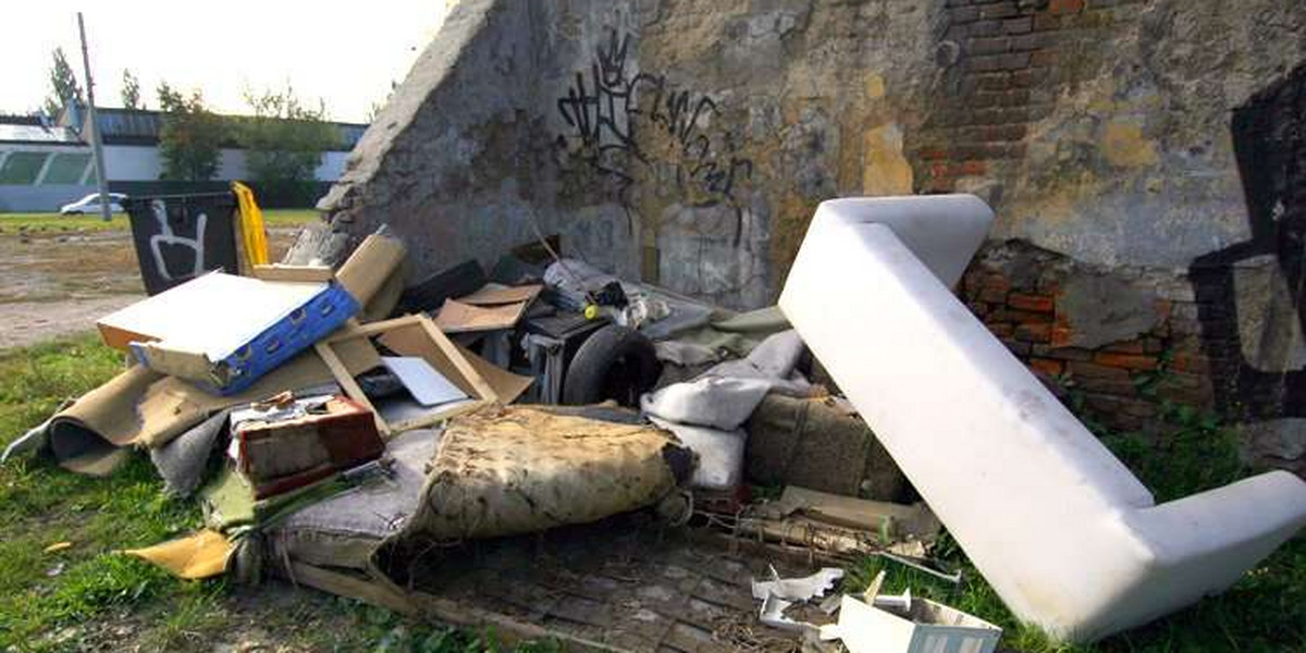 Śmieci leżą w Łodzi