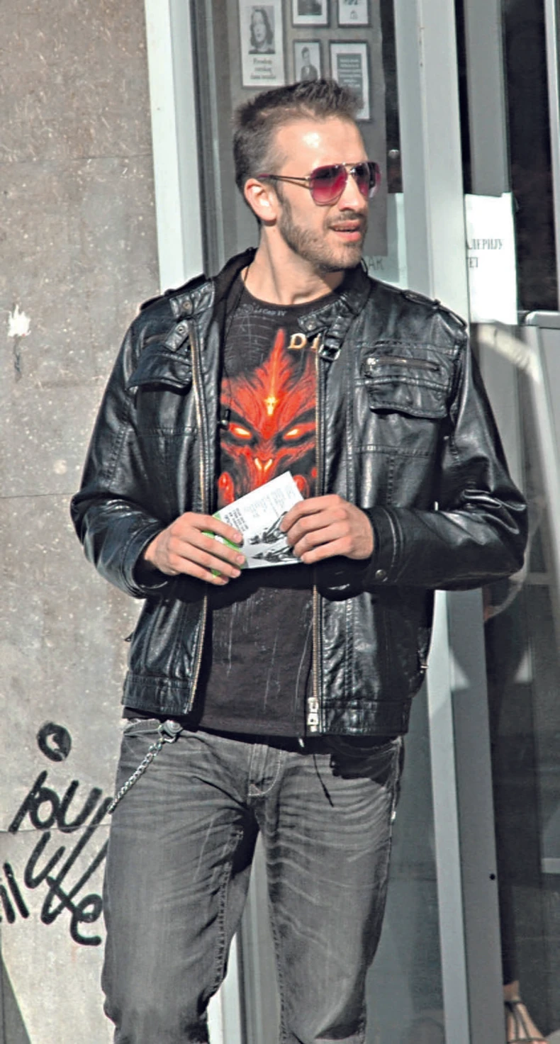 Miloš veruje Milici, siguran je da ga nikad ne bi prevarila