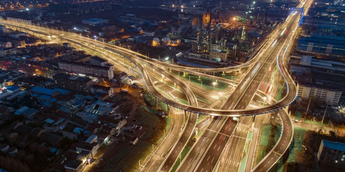 Chiński koncern Zhejiang Geely Holding Group chce do 2025 roku produkować rocznie 500 satelitów. Mają zapewniać szybkie połączenia z internetem i precyzyjne dane nawigacyjne.