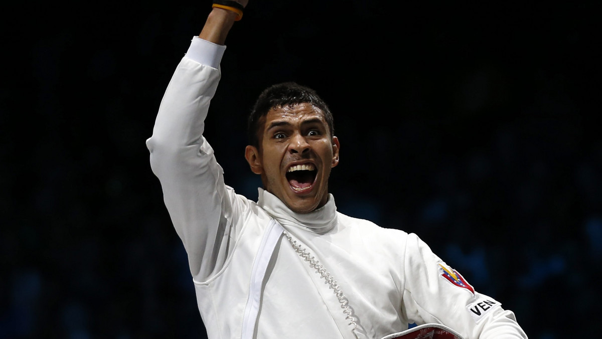 Złoty medal olimpijski w turnieju szpadzistów wywalczył reprezentant Wenezueli Gascon Ruben Limardo, który pokonał w finale Norwega polskiego pochodzenia Bartosza Piaseckiego 15:10.